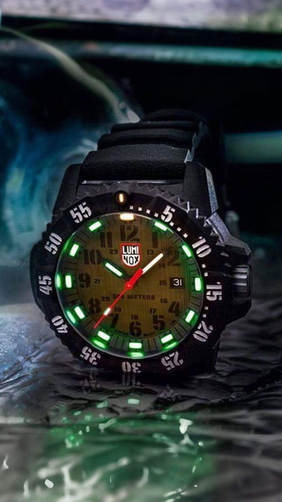 Luminox 3813 Men's Master Carbonox store Navy Seal Watch (NOT WORKING)