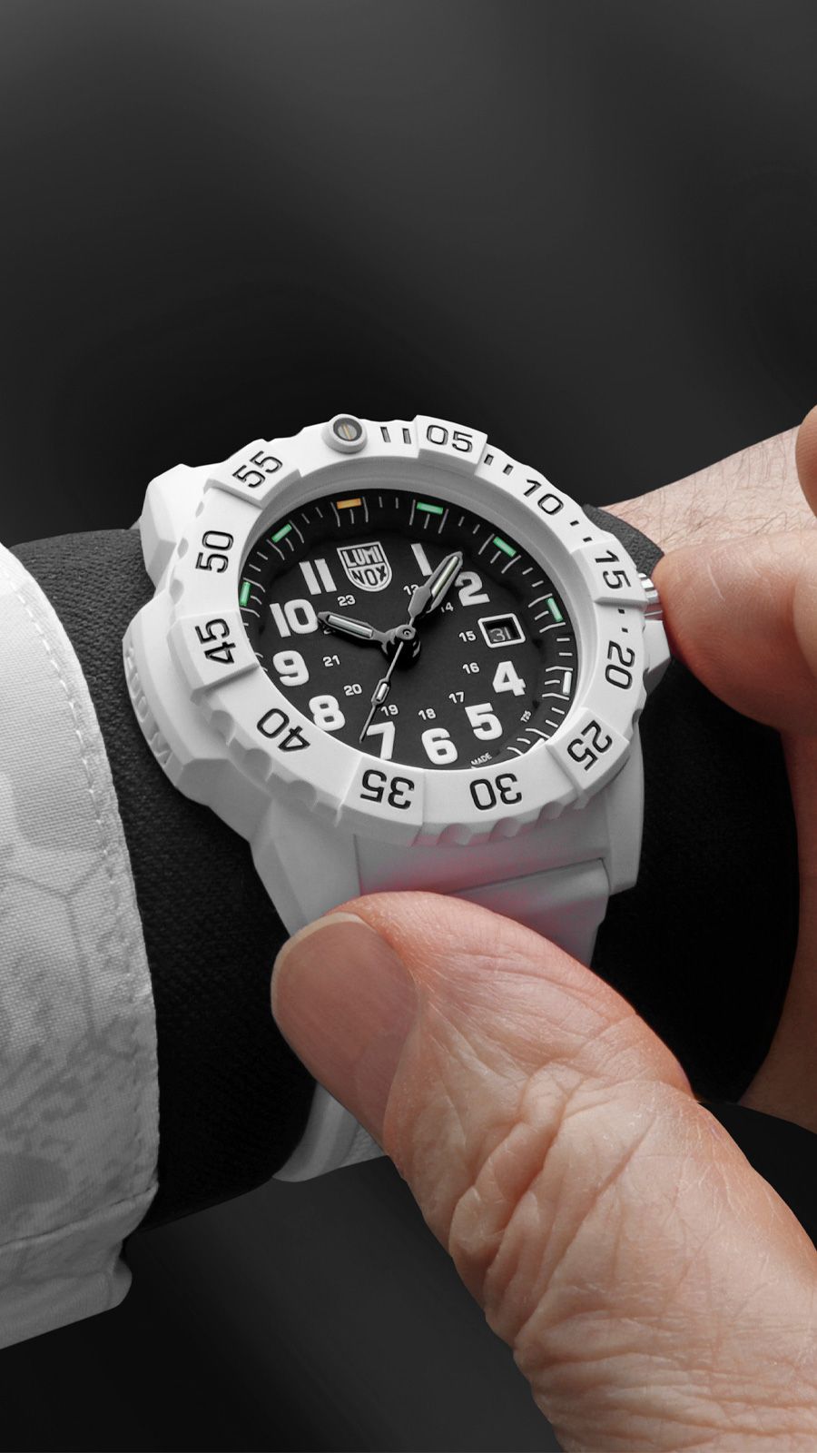 美品 LUMINOX WHITEOUT Navy Seals Luminox Launches Tactical Navy SEAL 3500 Arctic Edition