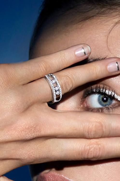 Messika Move Classique Women Ring in case Dial - Main Image