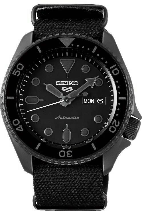Seiko SKX Street Style 42.5 mm Watch in Black Dial