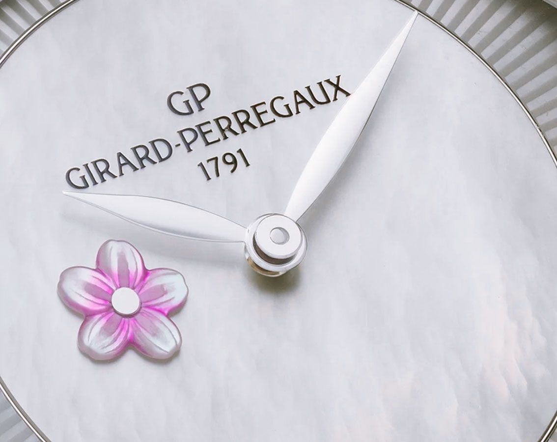 Girard-Perregaux Small Seconds 35.40 mm Watch in MOP Dial For Women - 2