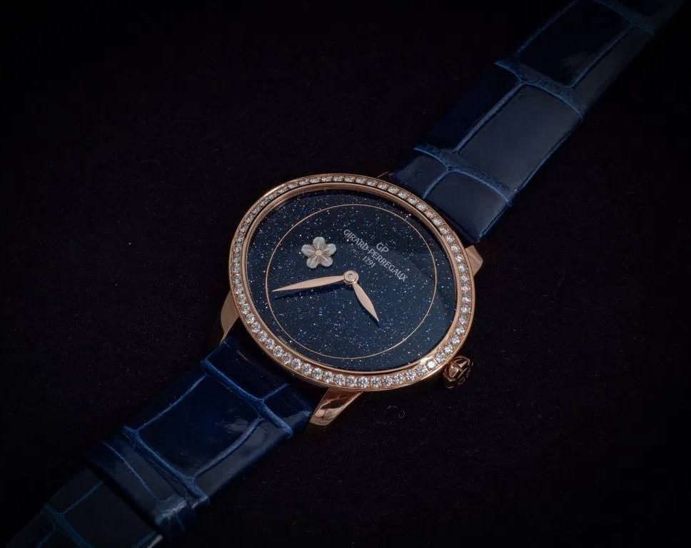 Girard-Perregaux Small Seconds 30.40 mm Watch in Blue Dial For Women - 2