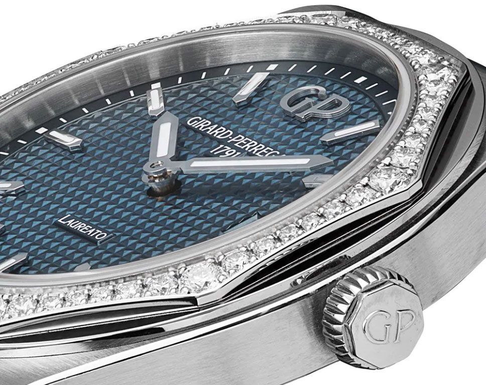 Girard-Perregaux Classic Laureato 34 mm Watch in Blue Dial For Women - 3