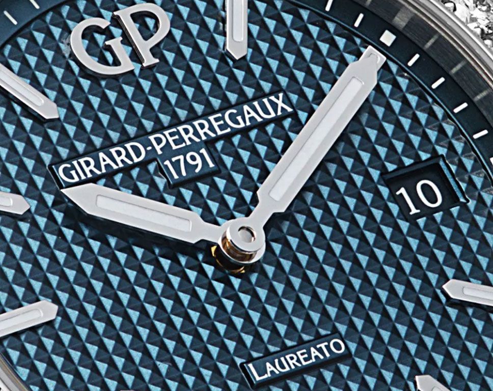 Girard-Perregaux Classic Laureato 34 mm Watch in Blue Dial For Women - 4
