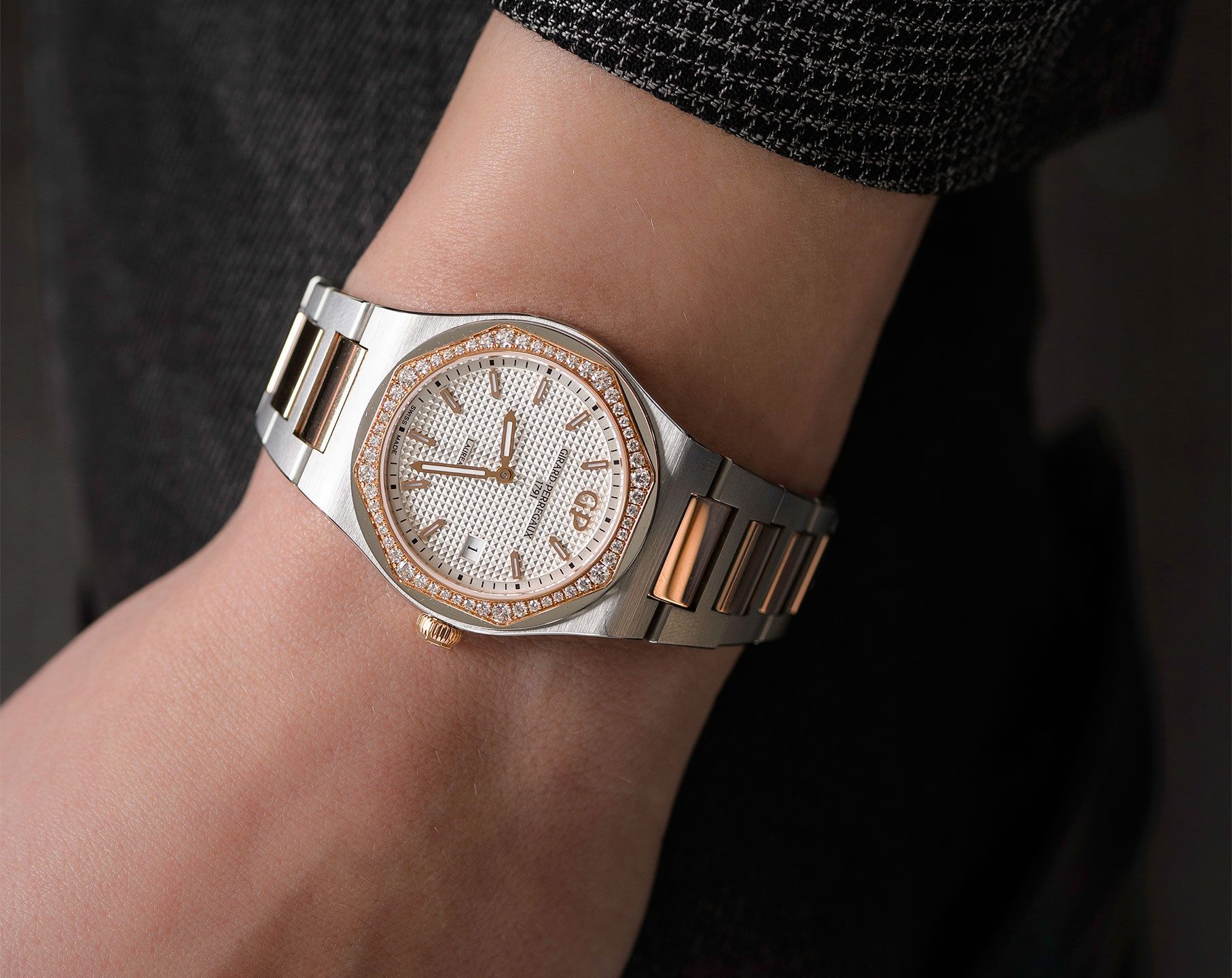 Girard-Perregaux Classic Laureato 34 mm Watch in Silver Dial For Women - 2