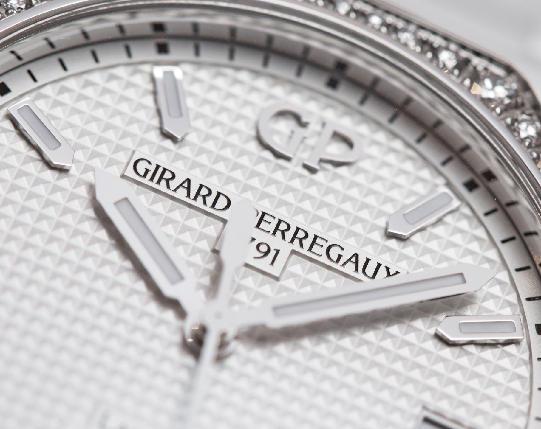 Girard-Perregaux Classic Laureato 38 mm Watch in White Dial For Women - 2