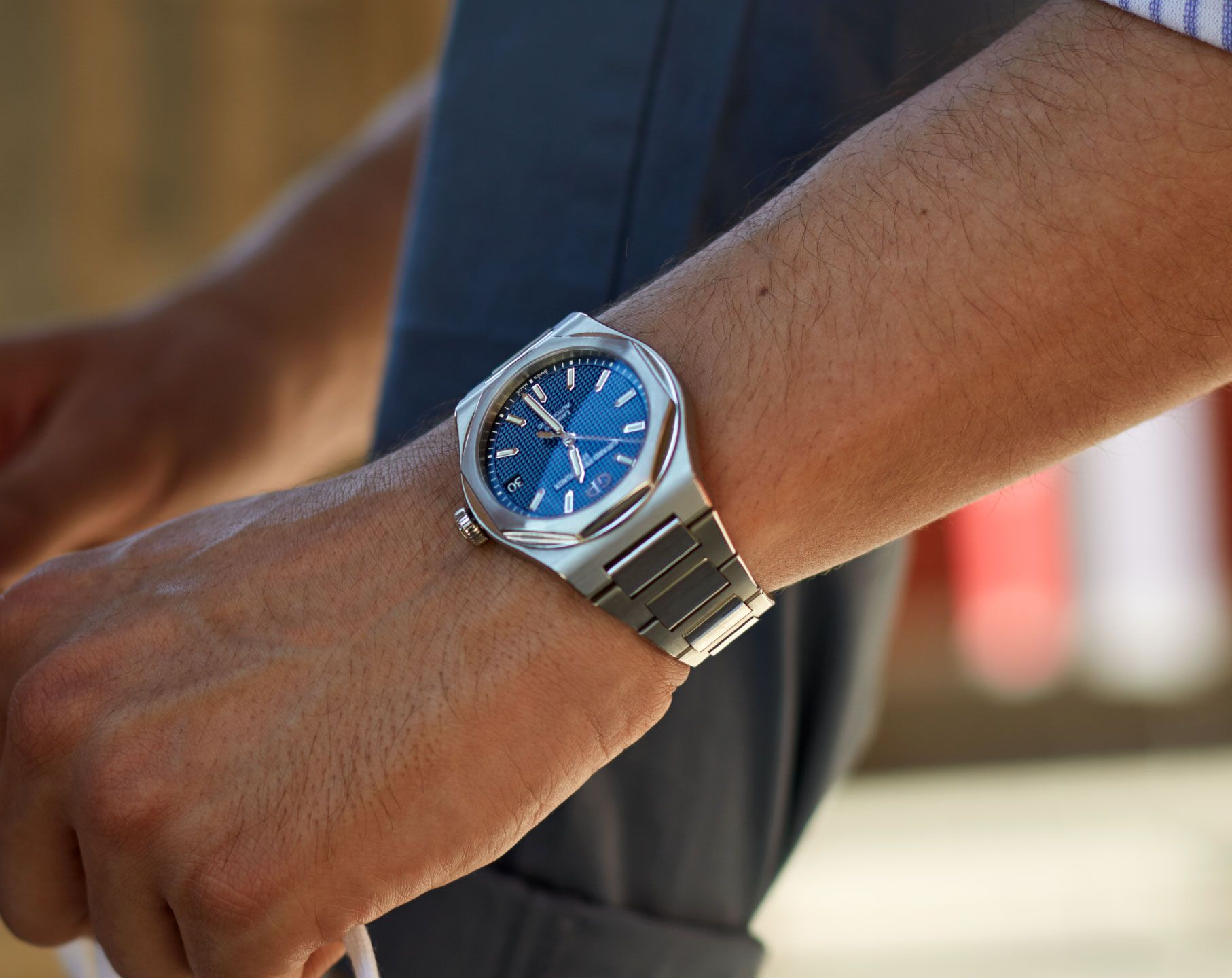 Girard-Perregaux Classic Laureato 42 mm Watch in Blue Dial For Men - 11