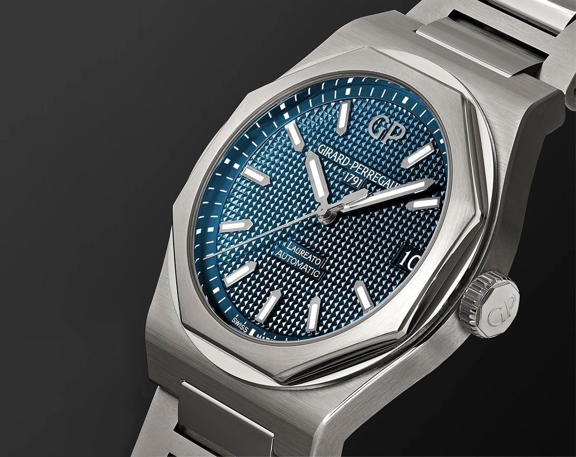 Girard-Perregaux Classic Laureato 42 mm Watch in Blue Dial For Men - 3