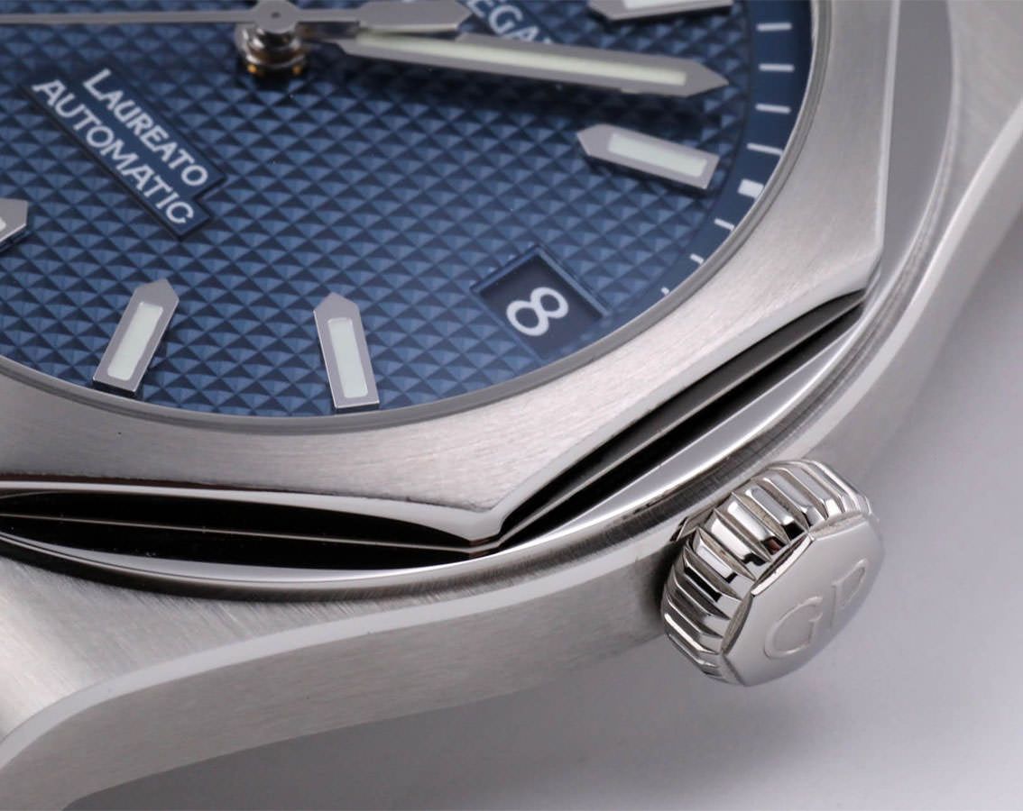 Girard-Perregaux Classic Laureato 42 mm Watch in Blue Dial For Men - 4