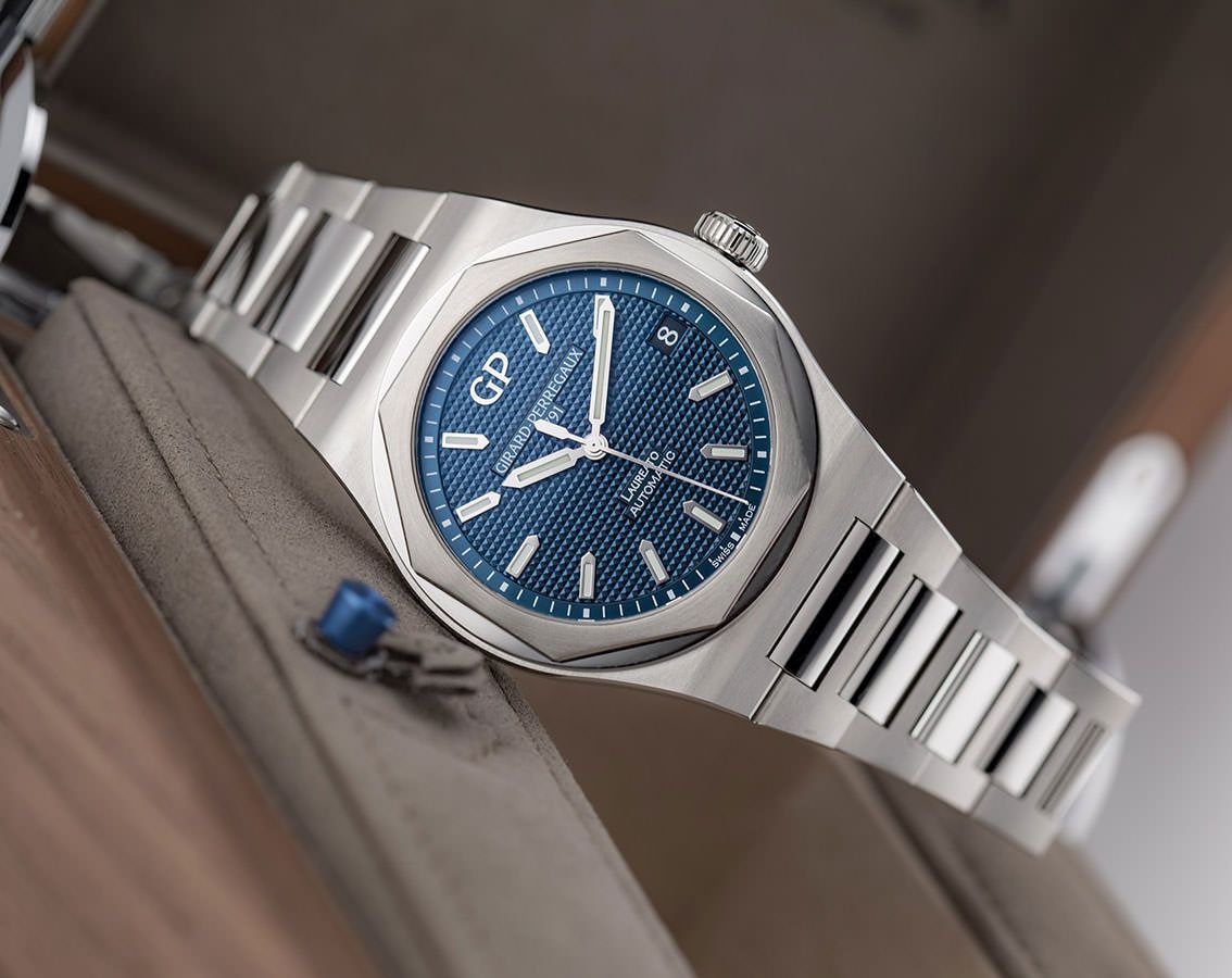 Girard-Perregaux Classic Laureato 42 mm Watch in Blue Dial For Men - 8