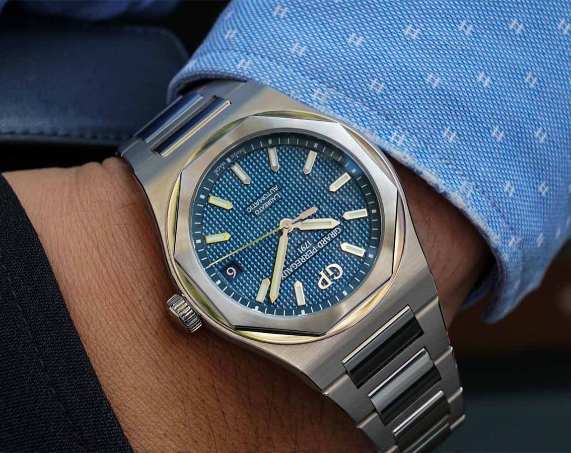 Girard-Perregaux Classic Laureato 42 mm Watch in Blue Dial For Men - 9