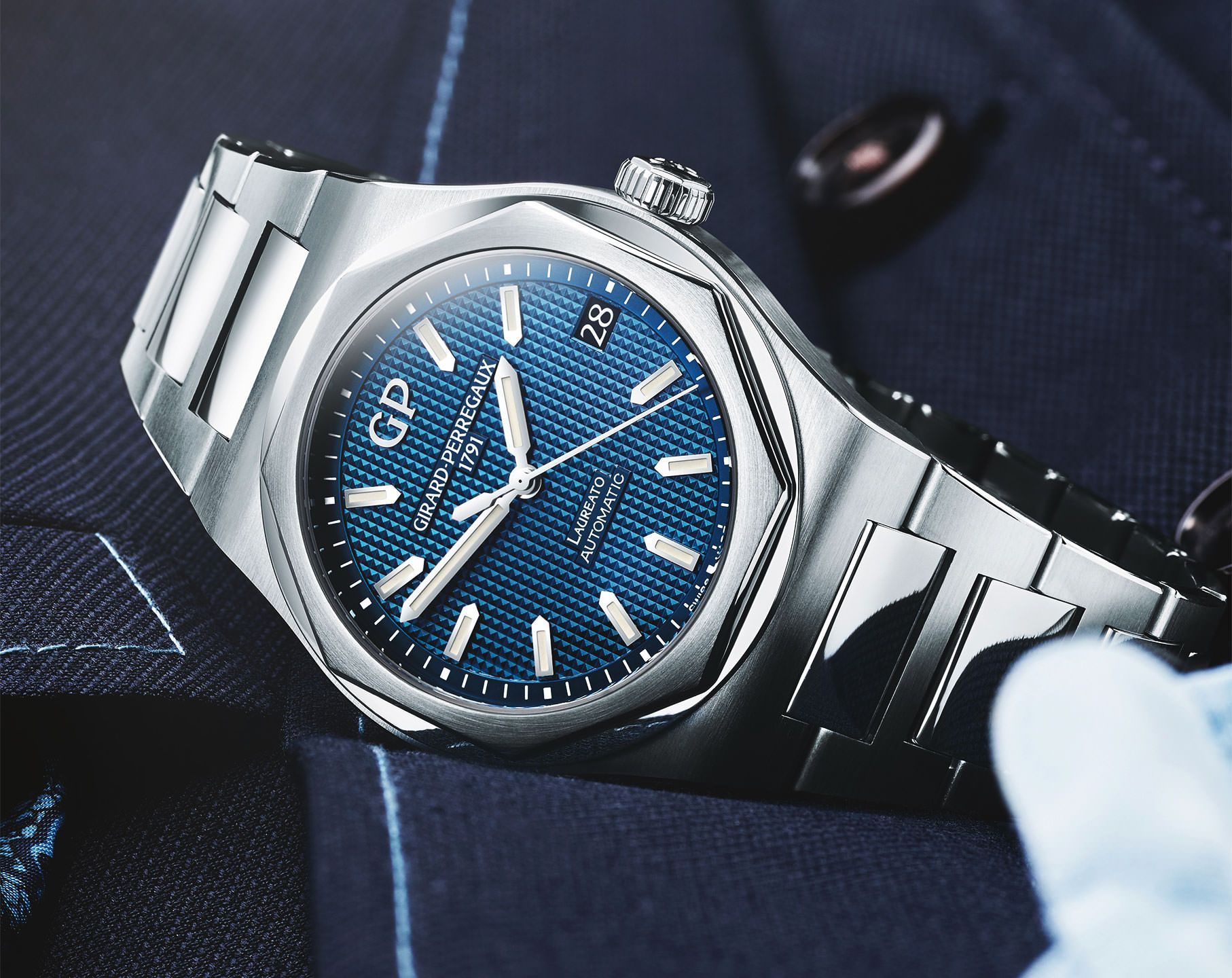 Girard-Perregaux Classic Laureato 42 mm Watch in Blue Dial For Men - 7