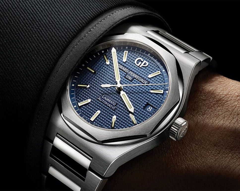 Girard-Perregaux Classic Laureato 42 mm Watch in Blue Dial For Men - 10
