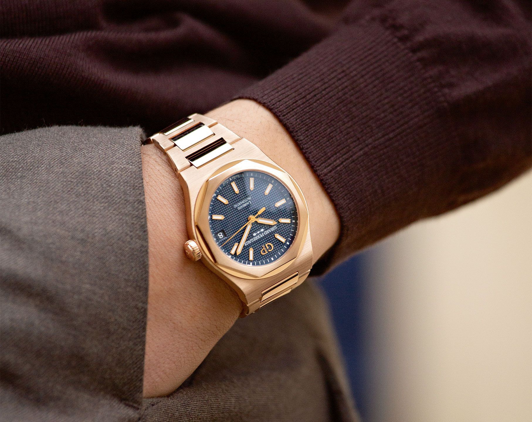 Girard-Perregaux Laureato Classic Laureato Blue Dial 42 mm Automatic Watch For Men - 3