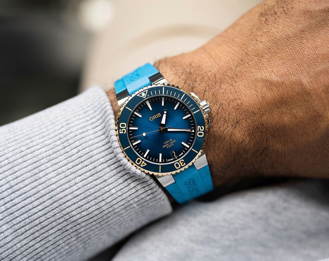 Oris Aquis Date Calibre 400 41.5 mm Watch in Blue Dial