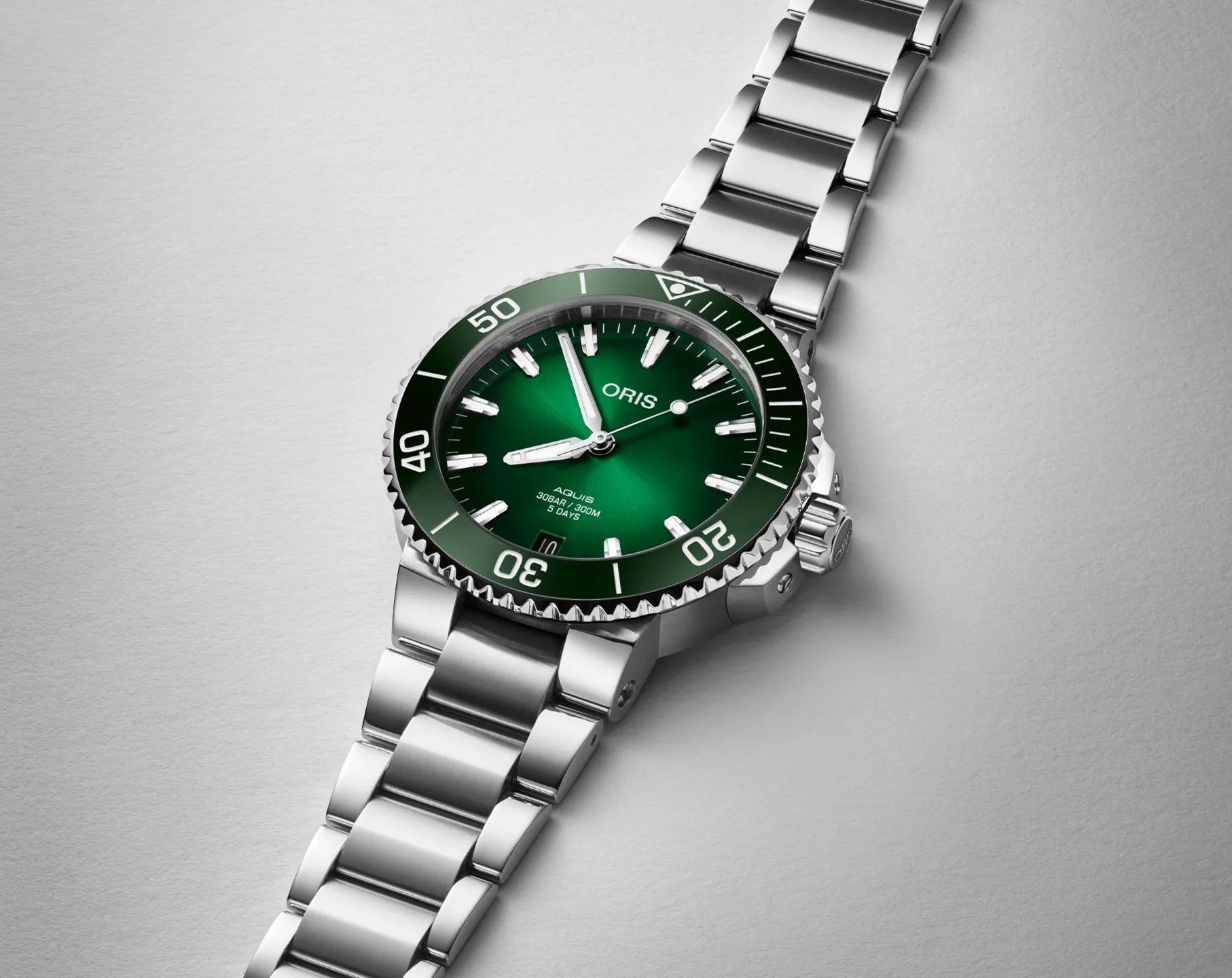 Oris Aquis Date 39.50 mm Watch in Green Dial