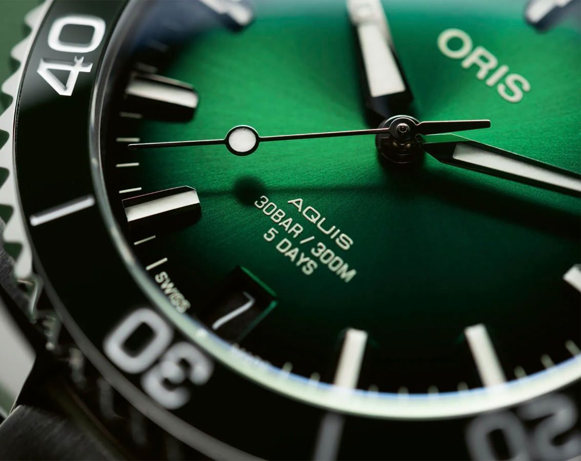 Oris Aquis Date 39.50 mm Watch in Green Dial