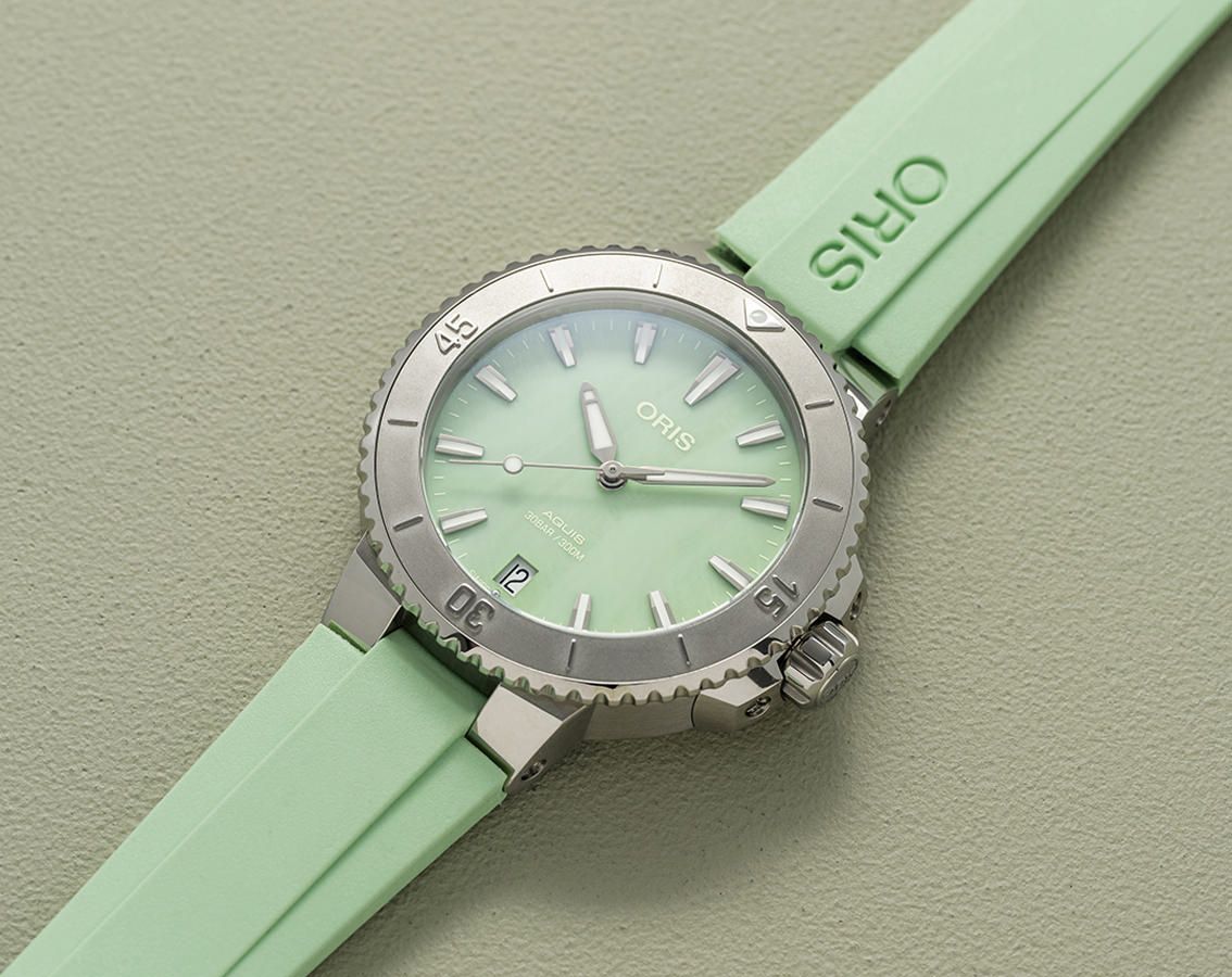 Oris Aquis Aquis Date Green MOP Dial 36.5 mm Automatic Watch For Women - 2