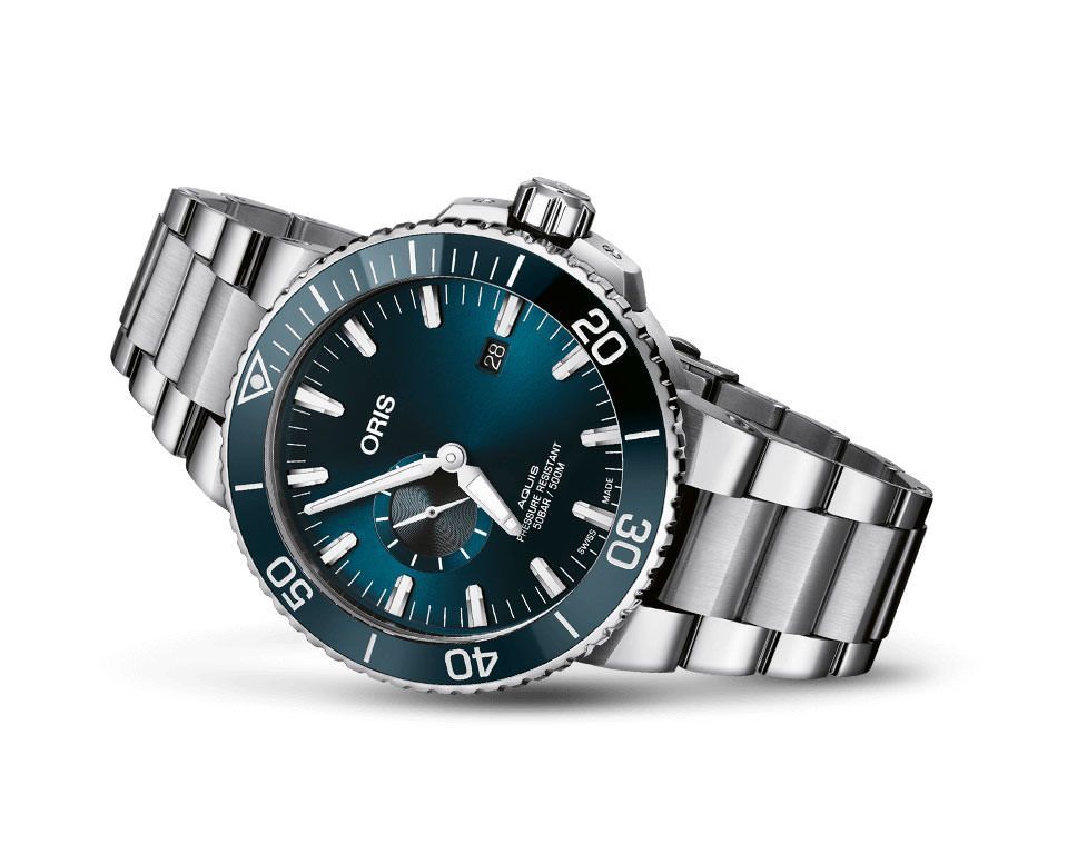 Oris Aquis Small Second Date 45.50 mm Watch in Blue Dial