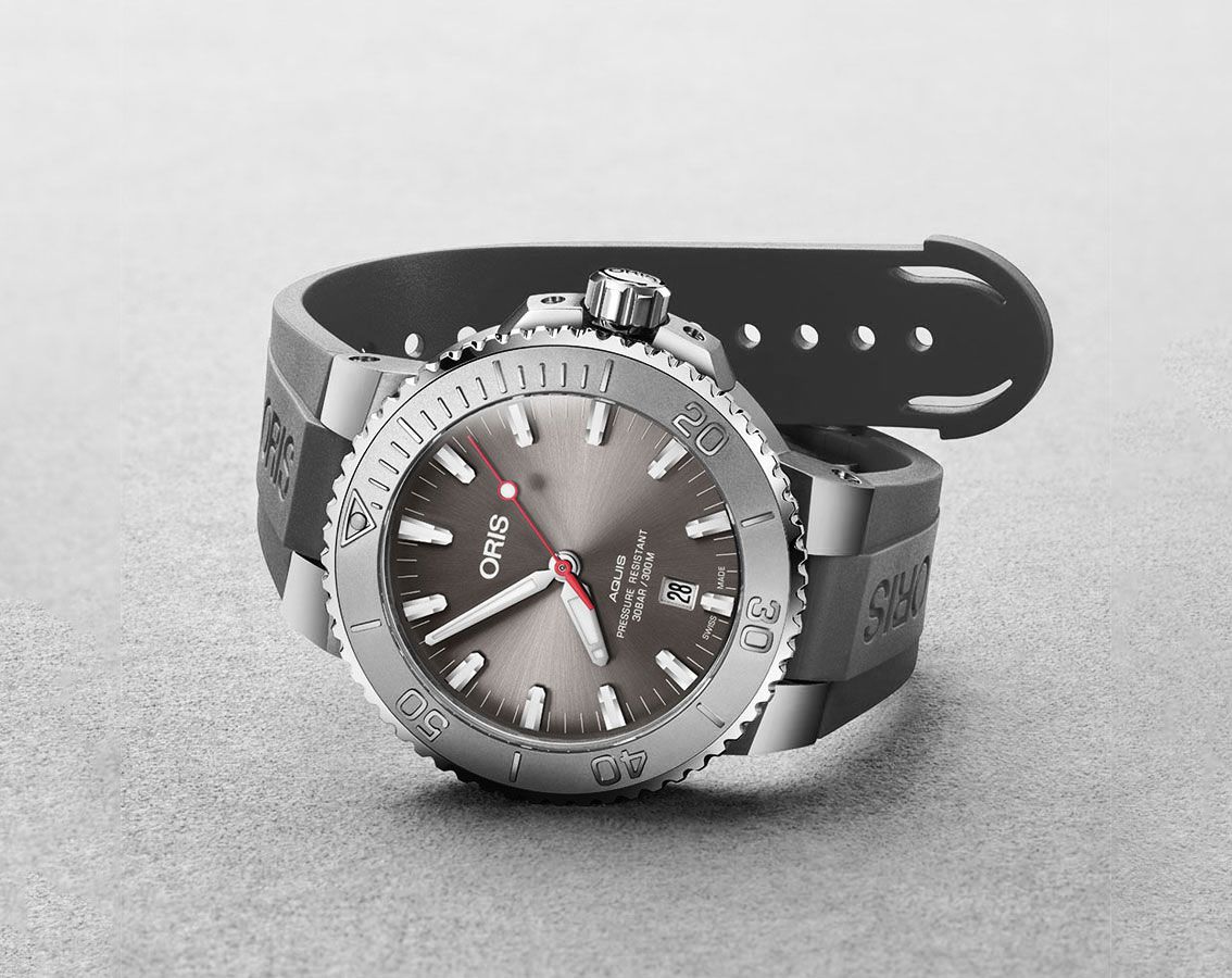 Oris Aquis Date Relief 43.50 mm Watch in Grey Dial