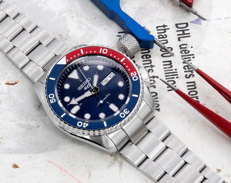 Seiko SKX Sports Style 42.5 mm Watch in Blue Dial For Men - 3