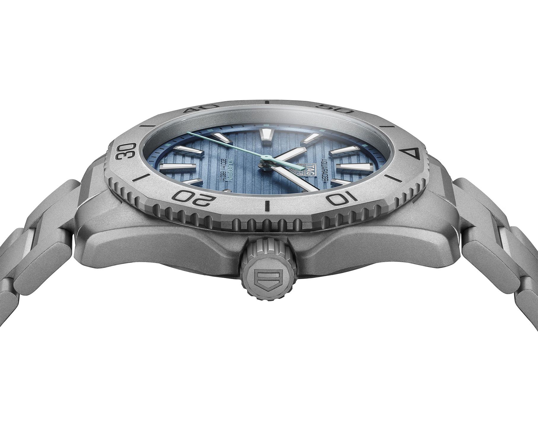 TAG Heuer Aquaracer Solar Powered Men Watches in Round case Blue Dial