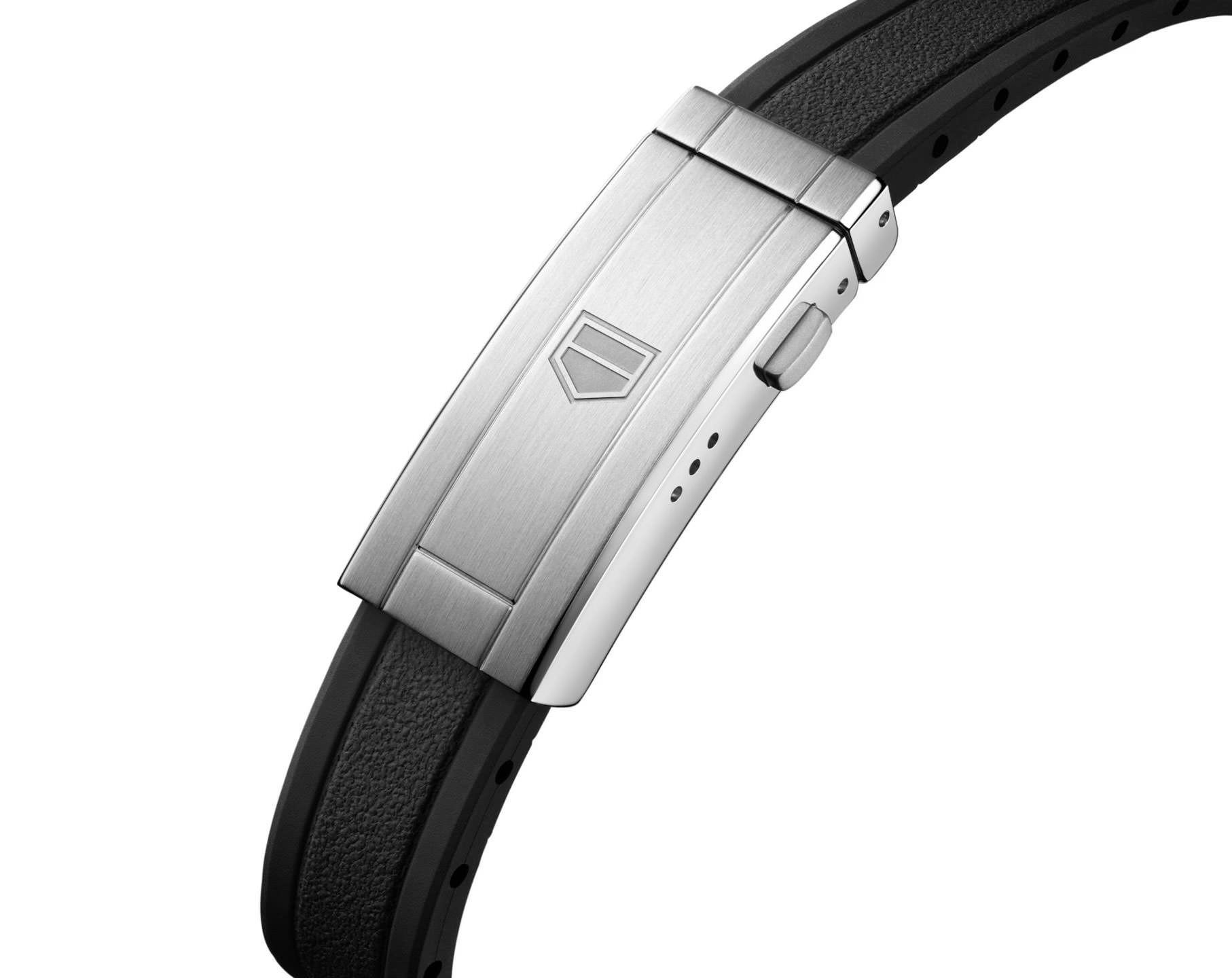 TAG Heuer Professional 200 30 mm Watch in Black Dial
