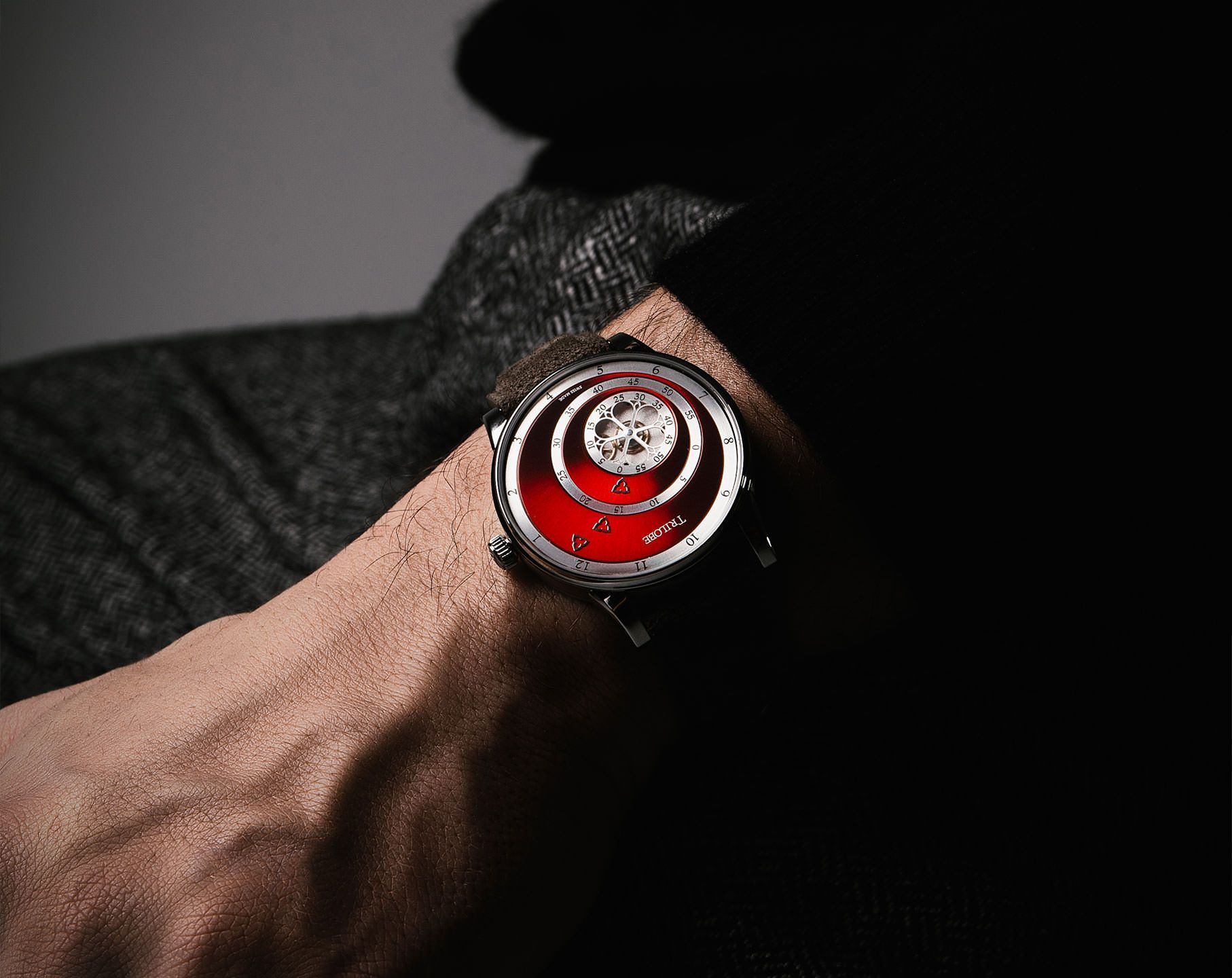 Trilobe  40.5 mm Watch in Red Dial For Unisex - 3