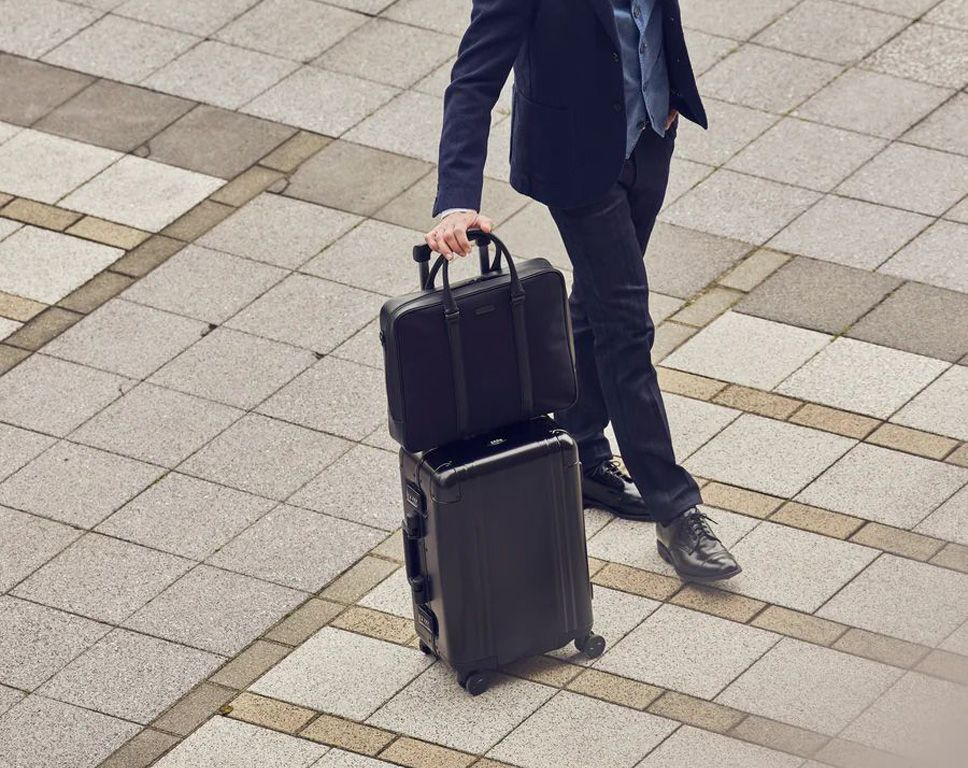 Zero Halliburton Classic Aluminum 3.0 Carry On 33l, Black | Ethos