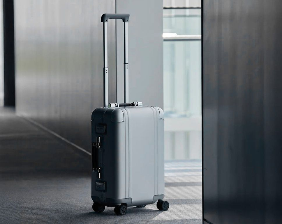 Zero Halliburton Classic Aluminum 3.0 Carry On 33l, Silver | Ethos
