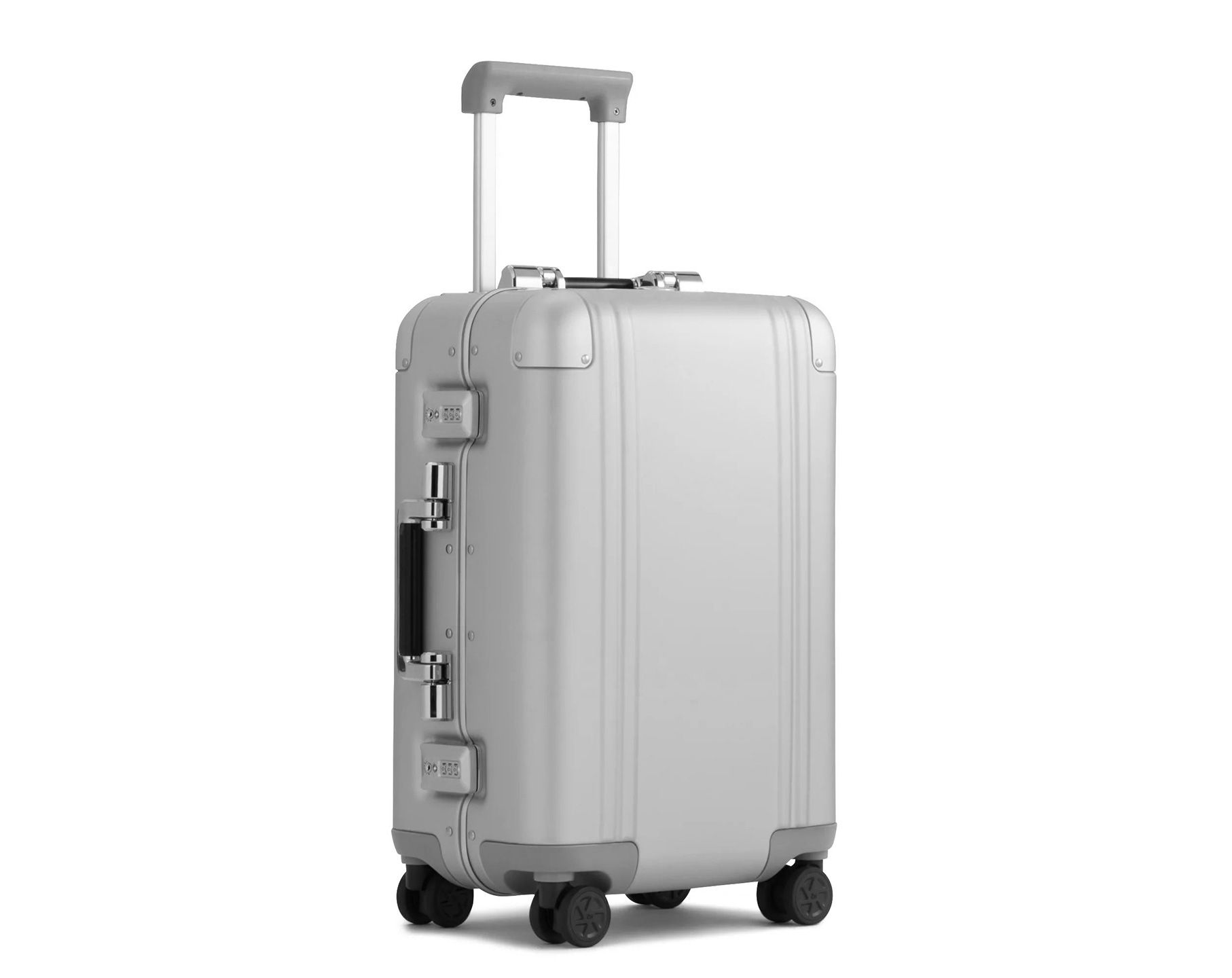 Zero Halliburton Classic Aluminum 3.0 Carry On 33l, Silver | Ethos