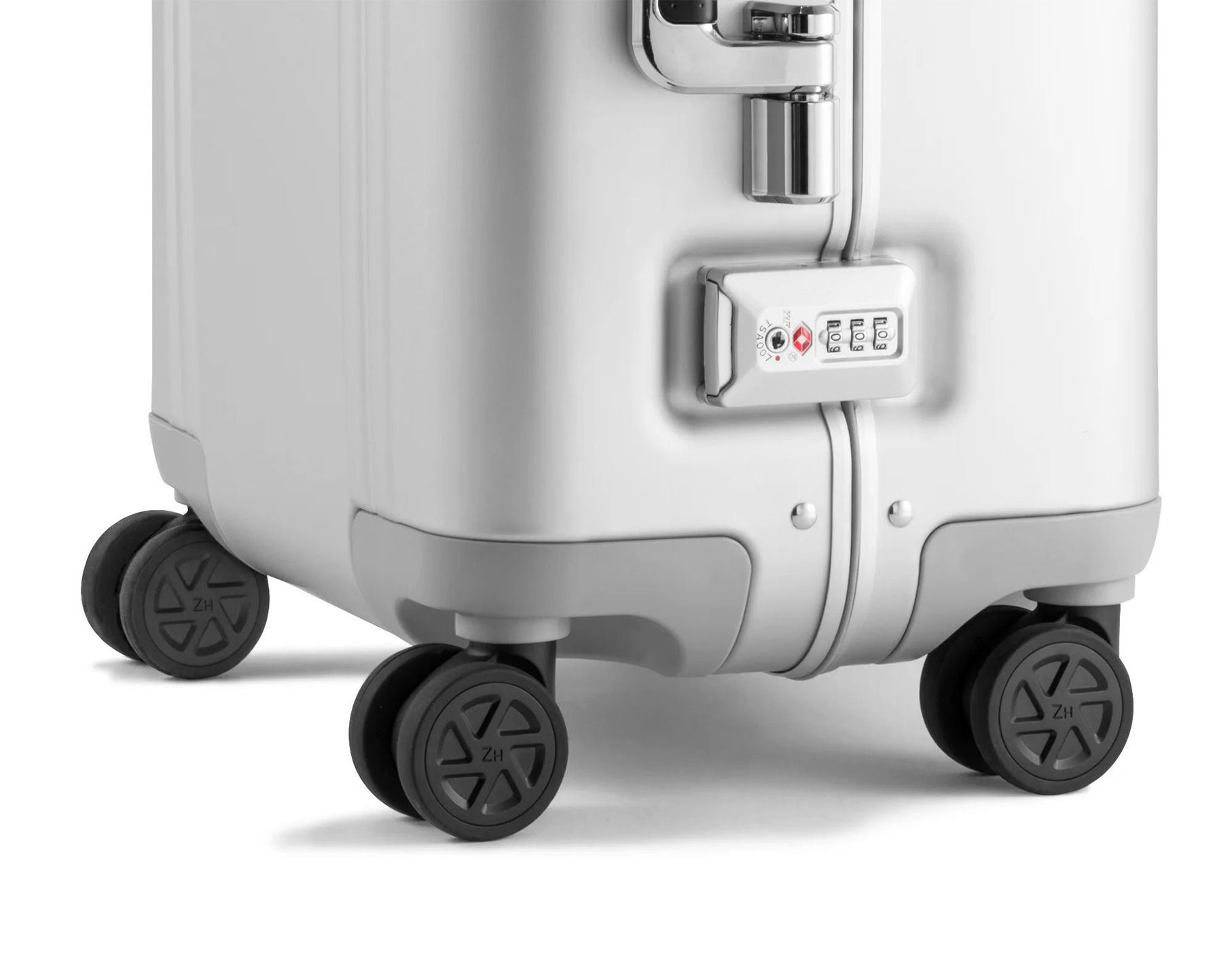 Zero Halliburton Classic Aluminum 3.0 Carry On 33l, Silver | Ethos