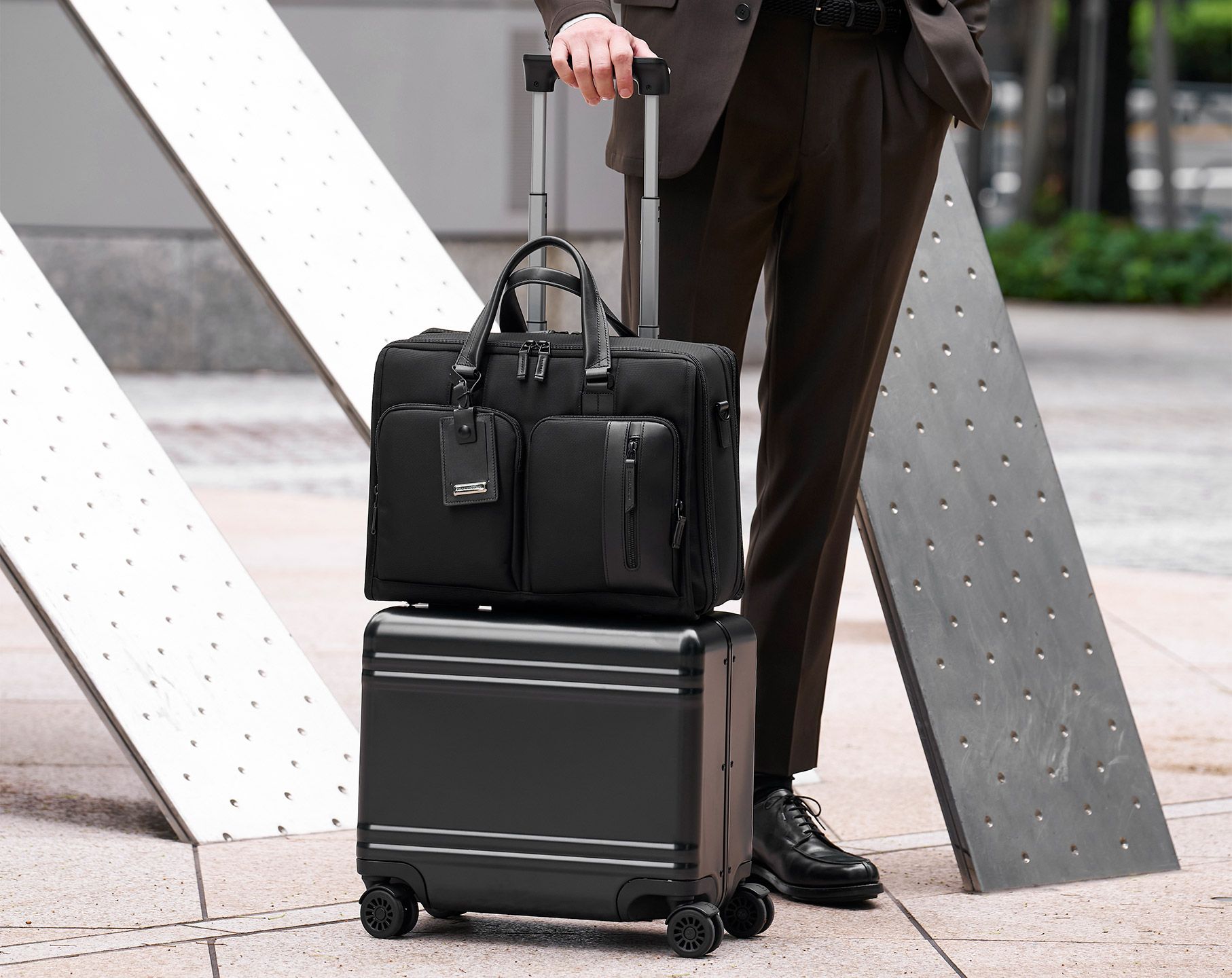 Zero Halliburton ZEST 2 Briefcase 21/29L, Black | Ethos